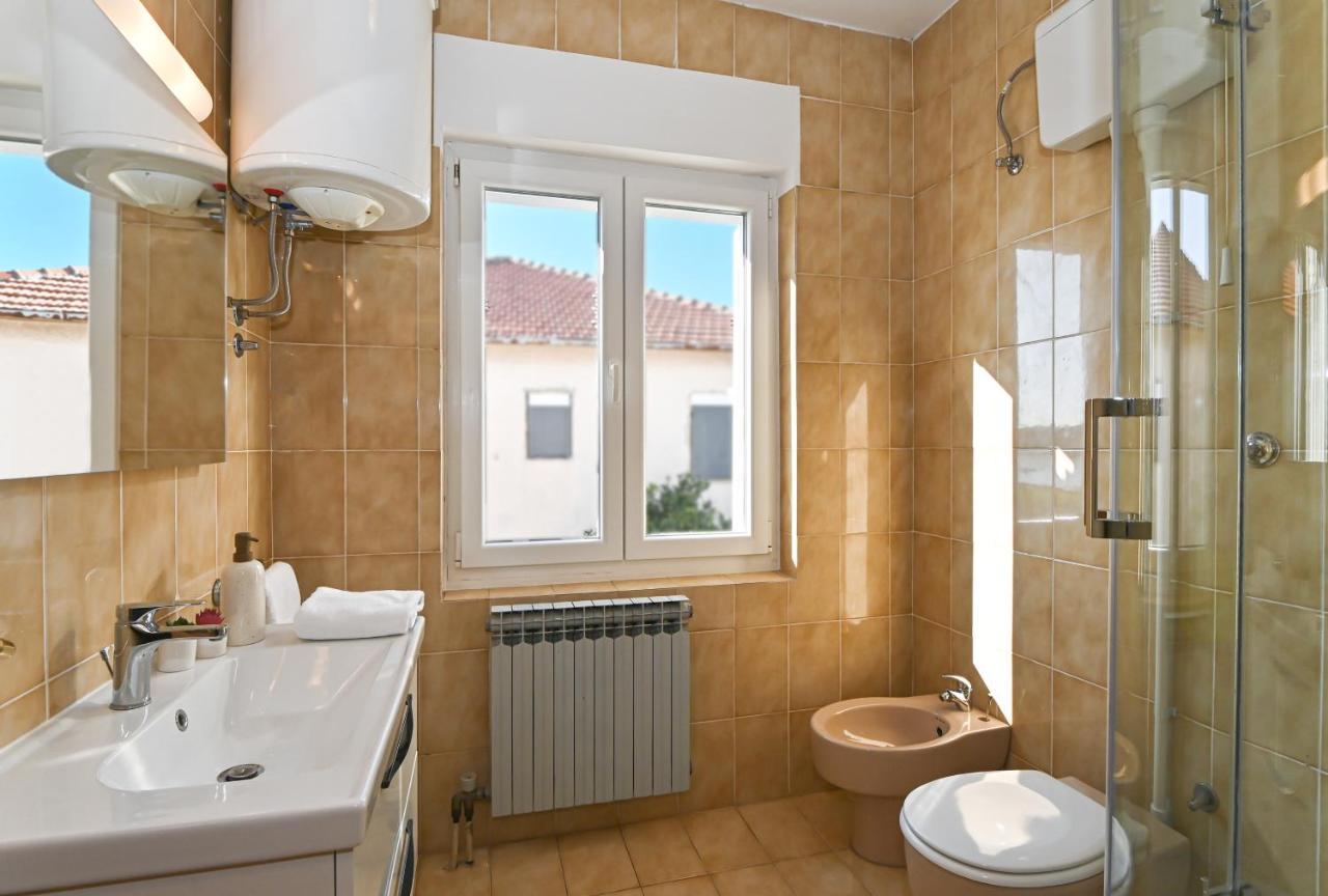 Holiday House Vukman Trogir Exterior foto